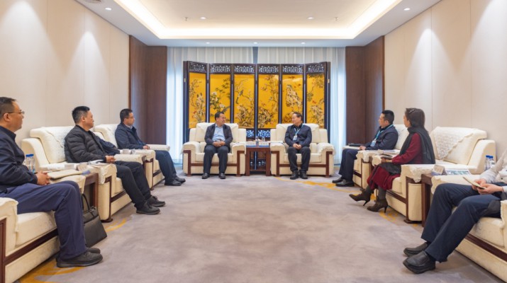 jch金彩汇集团与张家川县座谈交流