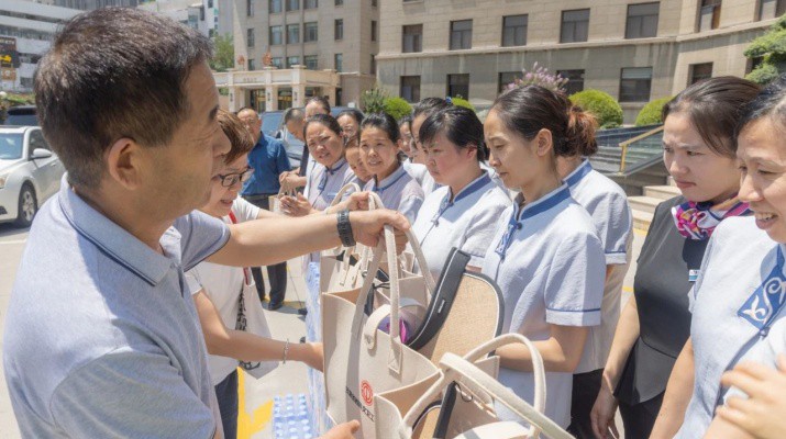 jch金彩汇集团“夏送清凉”情暖一线员工